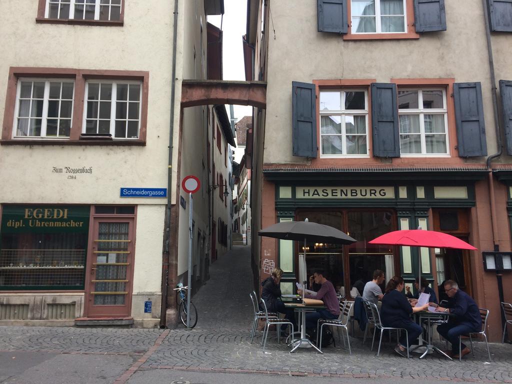 In Swiss Home - Rathaus From 1284 Historical Apartment Basilea Exterior foto